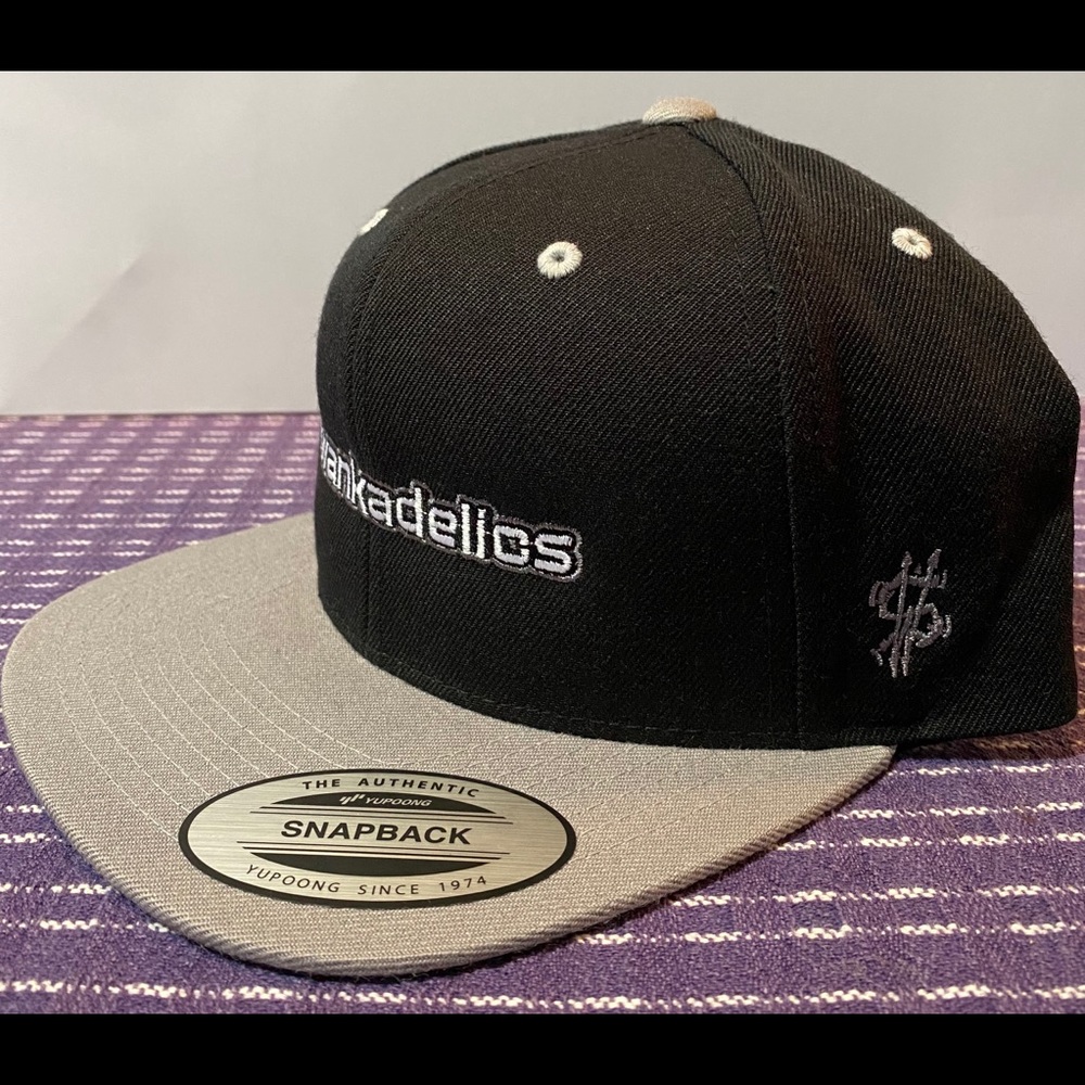 Premium snap back hat - Picture 2 of 3